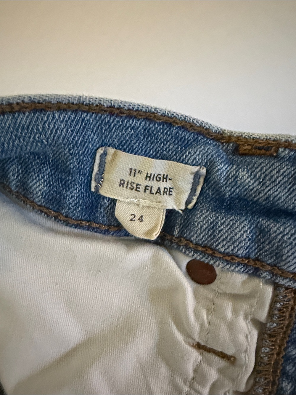 Madewell 11" High-Rise Flare Jeans in Light Wash - Picture 4 of 12